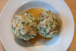 菠菜饺子,饺,融化的黄油