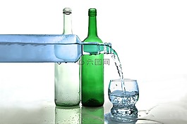 水,瓶水