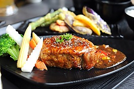 厚烤豬菲力佐黑胡椒,厚切豬排,西餐