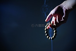 手,佛珠,烟