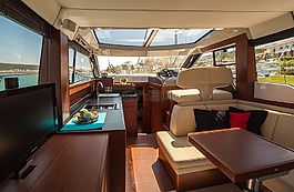 摩托游艇,客舱,内政