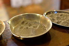 在,圣灰星期三,发布