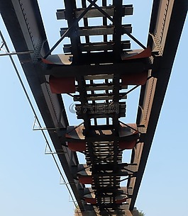 在下,路轨。,路径。