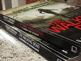 书籍,行尸走肉,相机