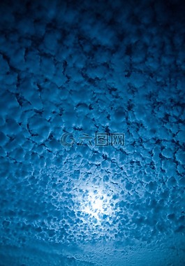 马鲛鱼的天空,月光下的夜色,云