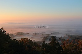 早晨心情秋天的早晨,晨雾,雾