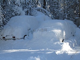 汽车coverd雪,冬天,积雪