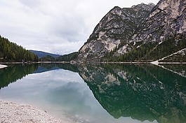 布拉格的wildsee,南蒂罗尔,徒步旅行