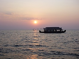 船屋里,死水,咸