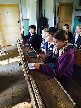 六个瑞典女孩在学校图片