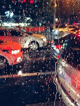 雨,下雨,玻璃