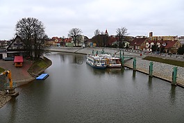 河 odra,在 nowa sól,船