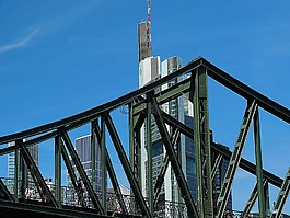 桥,缩小差距,河