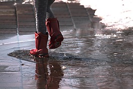 靴子,启动画面,雨