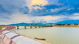 女王,吻,江