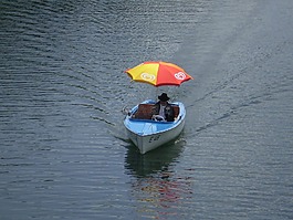 脚踏船,阳伞,河