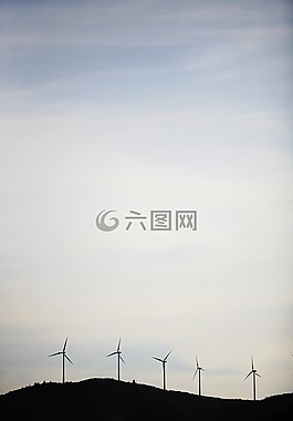 大关岭,风力发电机组,正在牧场