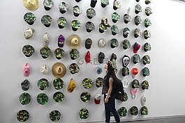 museum,hat,girl