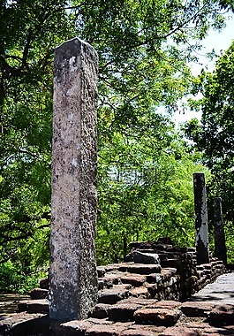 石柱,波隆纳鲁沃,古遗址