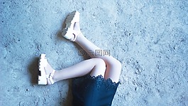 脚的女孩,穿裙子的女孩,发