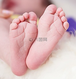 孩子,孩子的脚下,青年