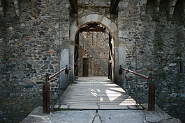castello di 蒙特贝罗,贝林佐纳,目标