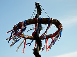 五朔节花柱,1,五月