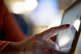 手,钉,指点