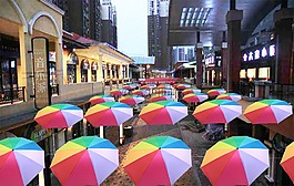 金街美化,雨伞美陈,商业街美陈
