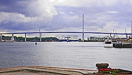 施特拉尔松,端口,rügen 桥