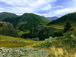 山,育宫,岩