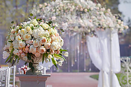婚礼现场的花束图片