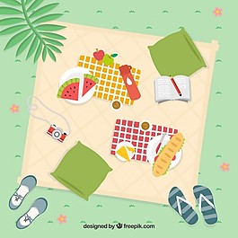 夏季野餐在草地上