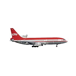 手绘飞机高空元素