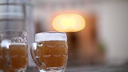 啤酒杯跟踪镜头