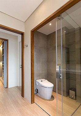 简约时尚卫生间玻璃隔断效果图