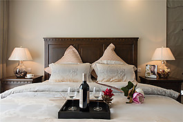 美式卧室台灯装修效果图