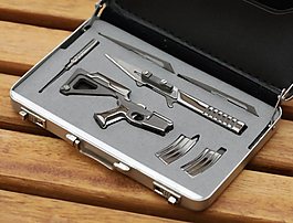世界上最小的多功能工具包
