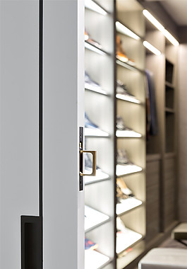 室内简约衣帽间装修效果图