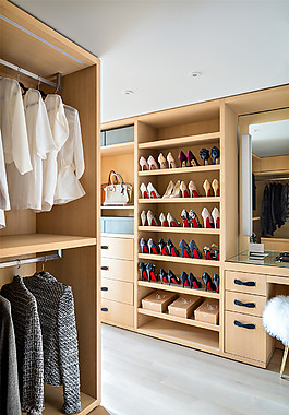 简约时尚衣帽间原木衣柜装修效果图