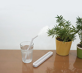 创意造型的管加湿器jpg素材