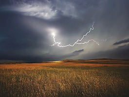 隆隆的雷声