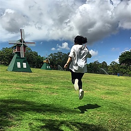 大笑的女人音效素材