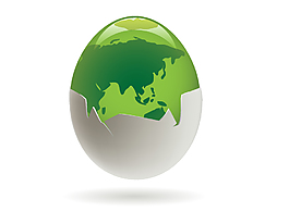 创意鸡蛋里的绿色地球矢量图