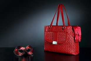 时尚红色手提包