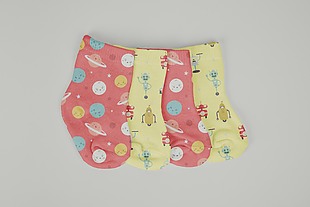 宝宝可爱袜子样机模板